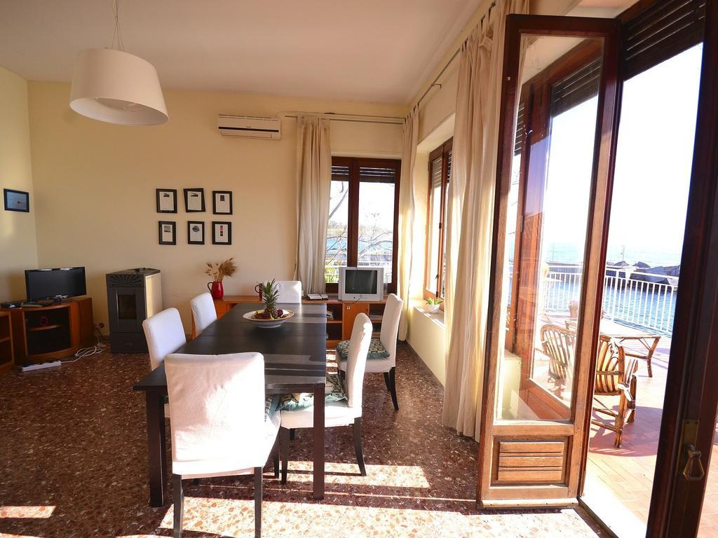 Cozy Holiday Home In Pozzillo With Terrace Acireale Extérieur photo