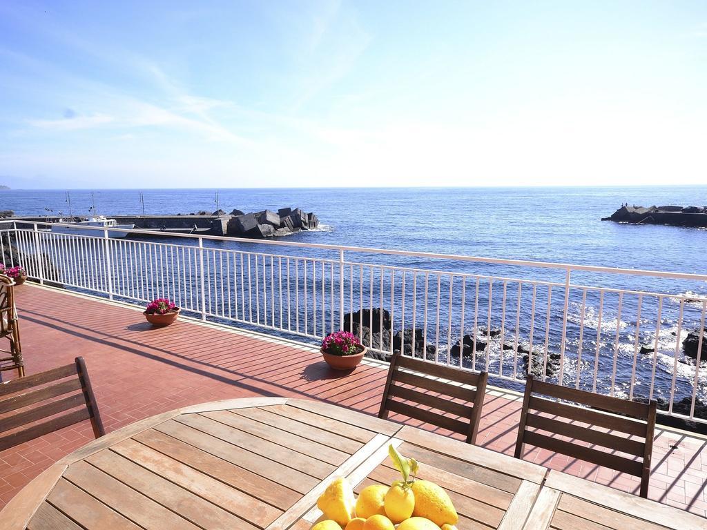 Cozy Holiday Home In Pozzillo With Terrace Acireale Extérieur photo