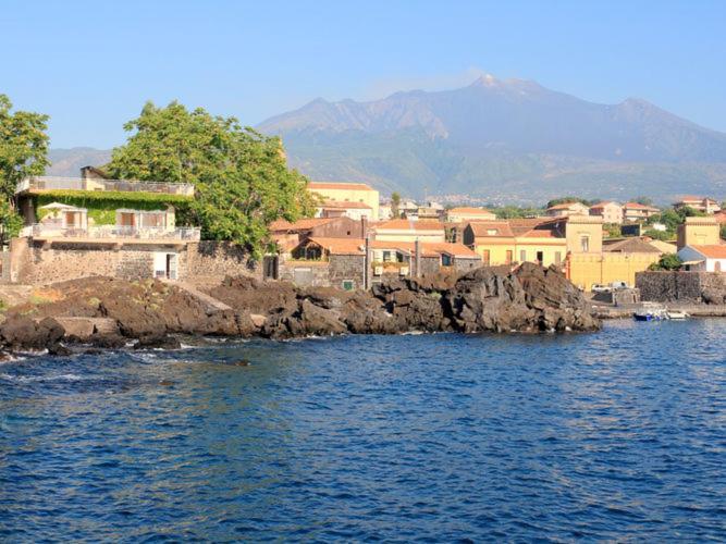 Cozy Holiday Home In Pozzillo With Terrace Acireale Extérieur photo