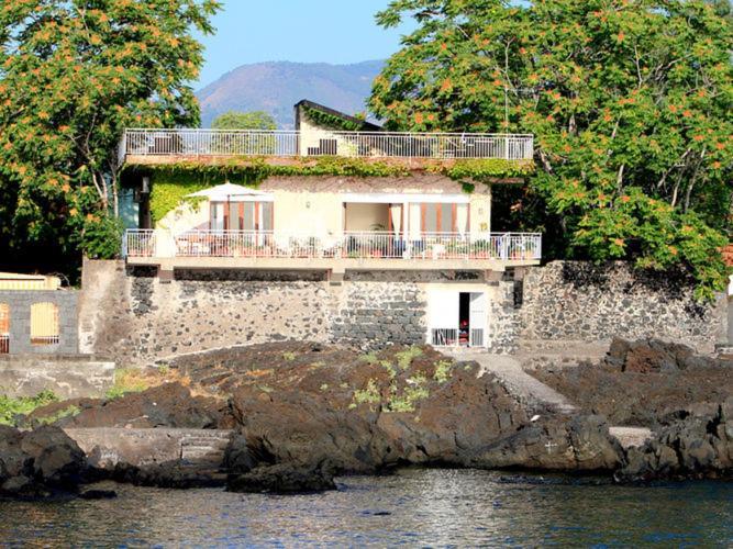 Cozy Holiday Home In Pozzillo With Terrace Acireale Extérieur photo